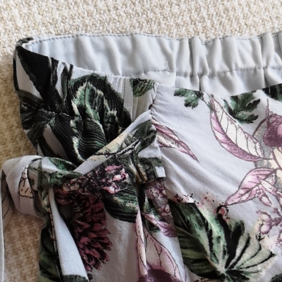 Ladies top - Picture 3 of 3